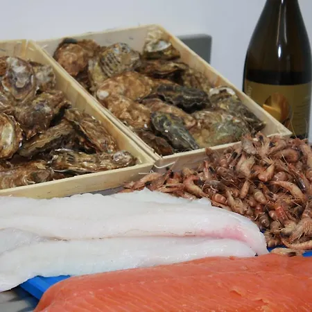 Aux 4 Saisons לינה וארוחת בוקר גדין